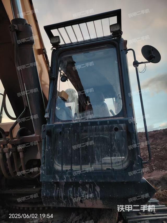 驾驶室左前45度(驾驶室部分) 驾驶室左前45度(驾驶室部分)