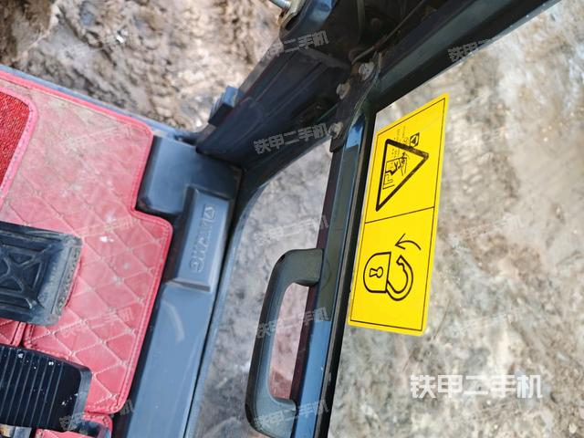 座椅右侧控制台/钥匙门/油门/含右手柄(驾驶室部分) 座椅右侧控制台/钥匙门/油门/含右手柄(驾驶室部分)