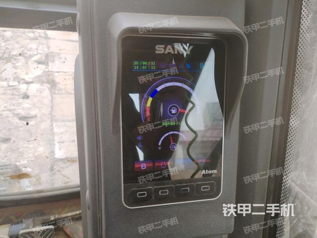 显示屏 (驾驶室部分) 显示屏 (驾驶室部分)