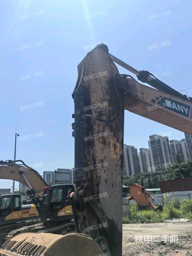 大臂整体 右侧(工作和回转装置) 大臂整体 右侧(工作和回转装置)