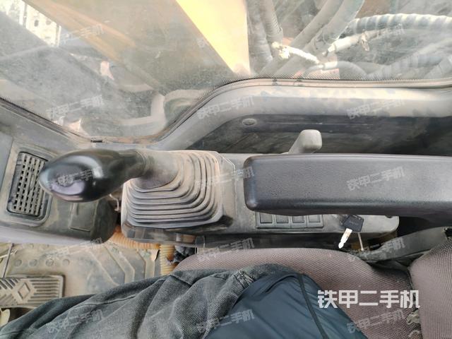 座椅右侧控制台/钥匙门/油门/含右手柄（驾驶室部分）