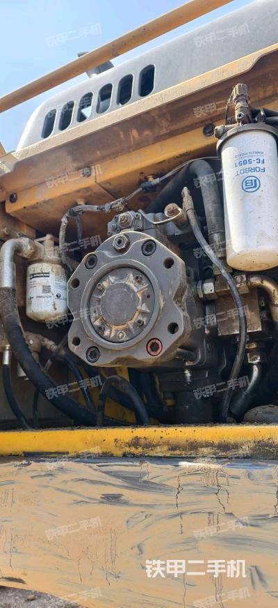 液壓泵艙室正面整體(整機(jī)外觀) 液壓泵艙室正面整體(整機(jī)外觀)