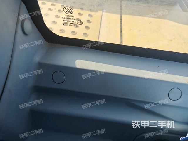 后窗玻璃角標(駕駛室部分) 后窗玻璃角標(駕駛室部分)