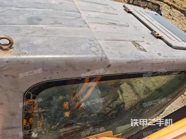 驾驶室顶部（整机外观）