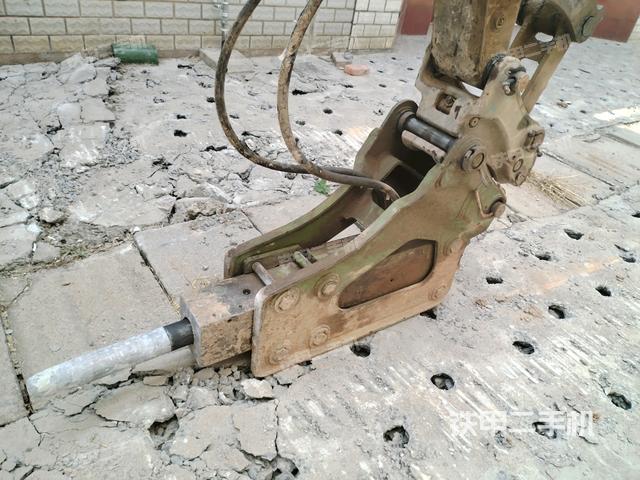 铲斗45度(工作和回转装置) 铲斗45度(工作和回转装置)