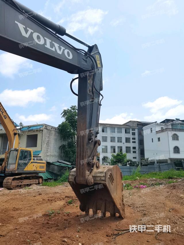 小臂整體右前(工作和回轉(zhuǎn)裝置) 小臂整體右前(工作和回轉(zhuǎn)裝置)