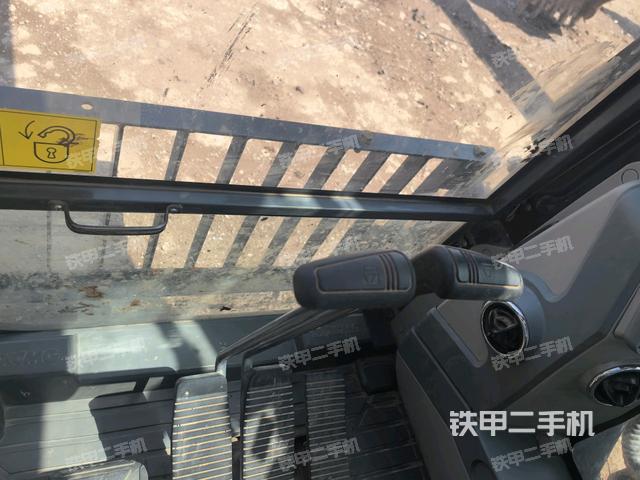 座椅左侧控制台/音响/含左手柄（驾驶室部分）