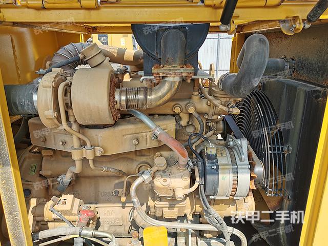 发动机右侧(整机外观及大件) 发动机右侧(整机外观及大件)