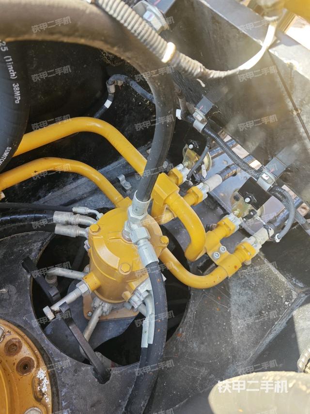 中央回转接头特写(上车部件) 中央回转接头特写(上车部件)