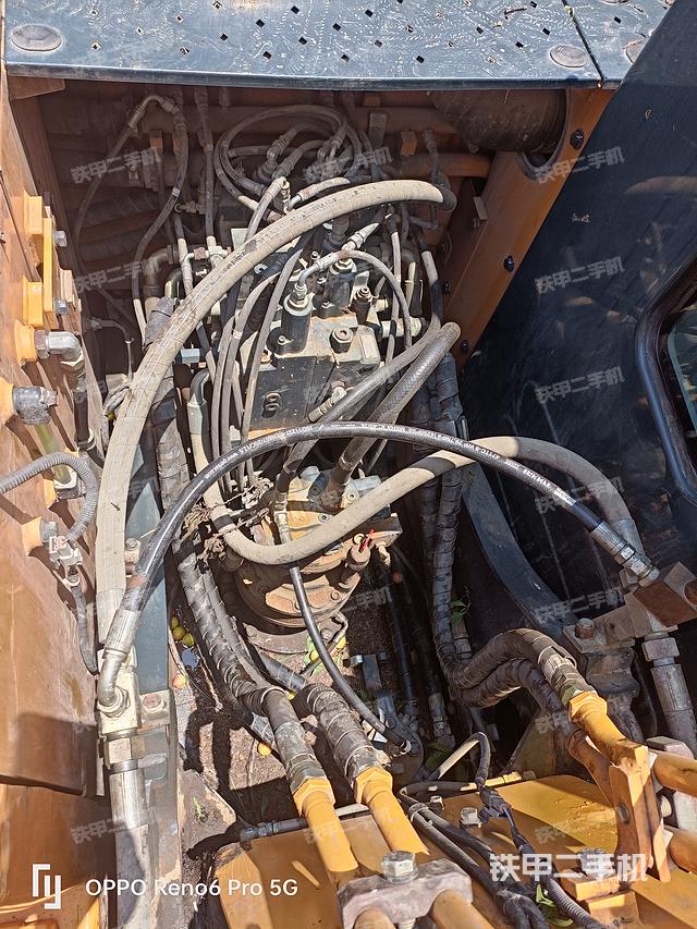 回转马达和主控阀（整机外观）