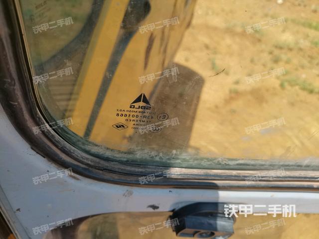 左后方玻璃角标(驾驶室部分) 左后方玻璃角标(驾驶室部分)