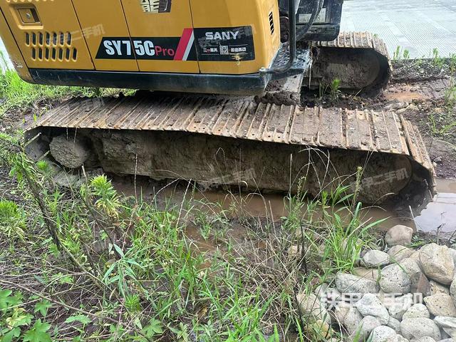 单侧履带整体(整机外观) 单侧履带整体(整机外观)