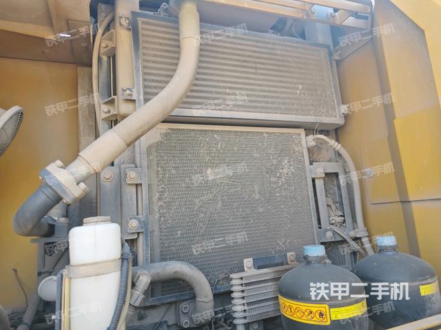 散熱器正面(大件艙室) 散熱器正面(大件艙室)