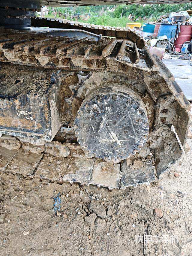 左侧履带整体 (行走机构) 左侧履带整体 (行走机构)