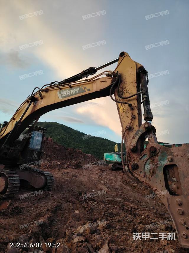 大臂整体 右侧(工作和回转装置) 大臂整体 右侧(工作和回转装置)