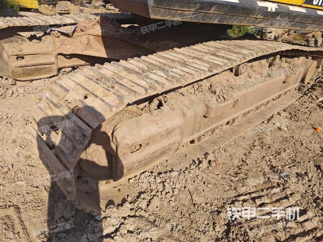 右側(cè)履帶整體(行走機(jī)構(gòu)) 右側(cè)履帶整體(行走機(jī)構(gòu))