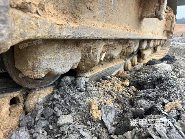 单侧履带整体(整机外观) 单侧履带整体(整机外观)