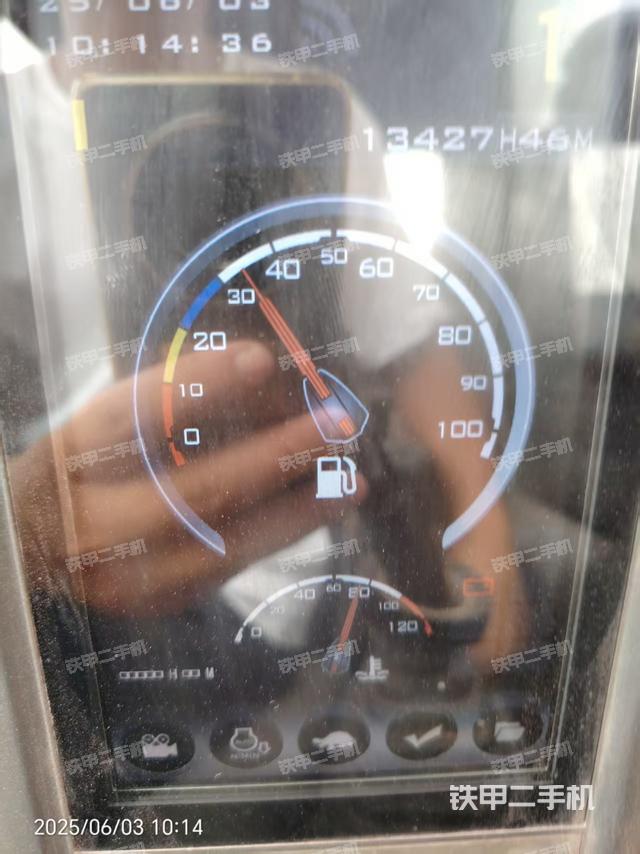 显示屏 (驾驶室部分) 显示屏 (驾驶室部分)