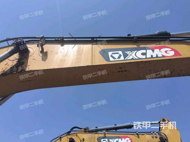 大臂油缸整体 竖拍（工作和回转装置）