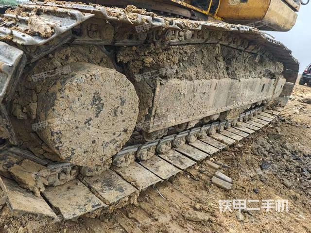 单侧履带整体(整机外观) 单侧履带整体(整机外观)