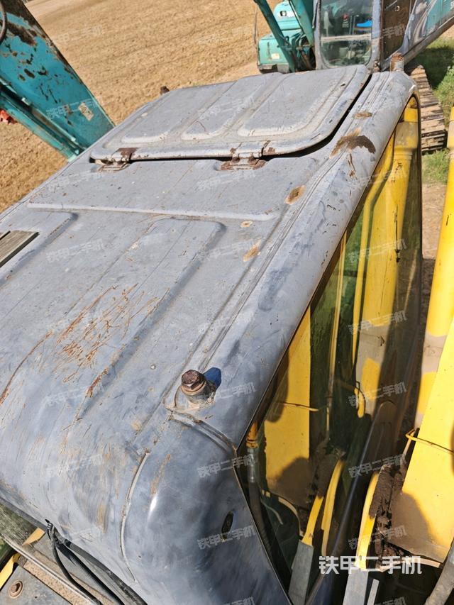 驾驶室顶部(整机外观) 驾驶室顶部(整机外观)