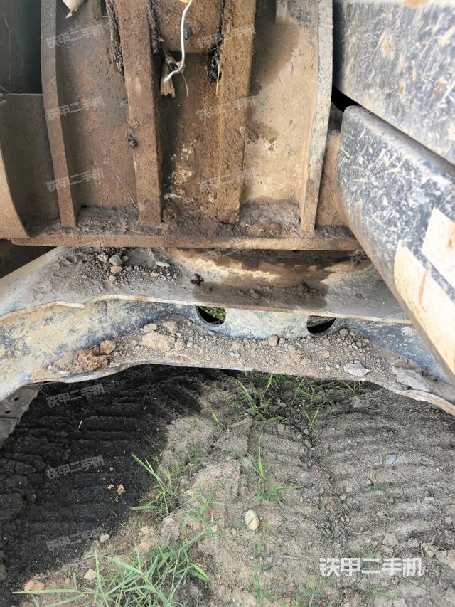 轉(zhuǎn)盤(pán)和下車(chē)架正前(工作和回轉(zhuǎn)裝置) 轉(zhuǎn)盤(pán)和下車(chē)架正前(工作和回轉(zhuǎn)裝置)