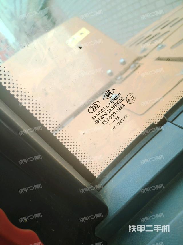 后窗玻璃角标(驾驶室部分) 后窗玻璃角标(驾驶室部分)