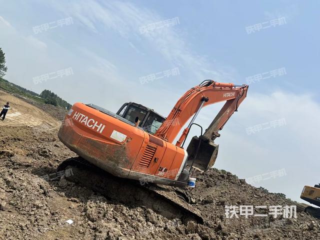 整機右后45°(整機外觀) 整機右后45°(整機外觀)