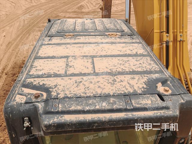 驾驶室顶部(整机外观) 驾驶室顶部(整机外观)