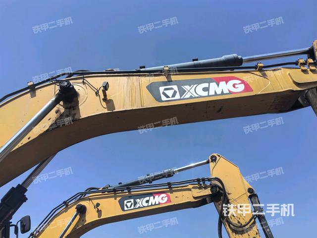 大臂油缸整体 竖拍(工作和回转装置) 大臂油缸整体 竖拍(工作和回转装置)