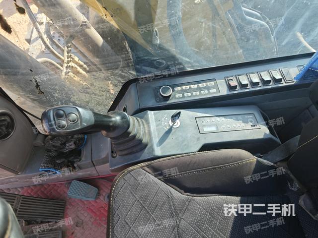 座椅右側控制臺/鑰匙門/油門/含右手柄(駕駛室部分) 座椅右側控制臺/鑰匙門/油門/含右手柄(駕駛室部分)