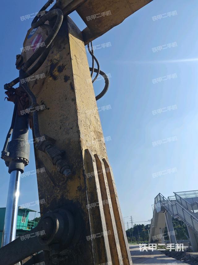 小臂整體左后(工作和回轉裝置) 小臂整體左后(工作和回轉裝置)