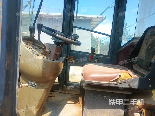 駕駛室操作臺(整機(jī)外觀及大件) 駕駛室操作臺(整機(jī)外觀及大件)