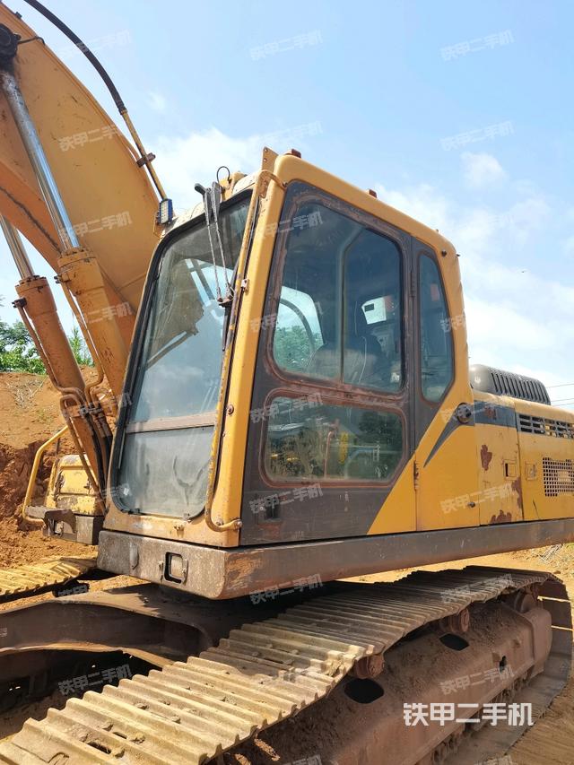 驾驶室左前45度(驾驶室部分) 驾驶室左前45度(驾驶室部分)