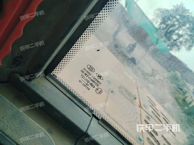 后窗玻璃角标（驾驶室部分）