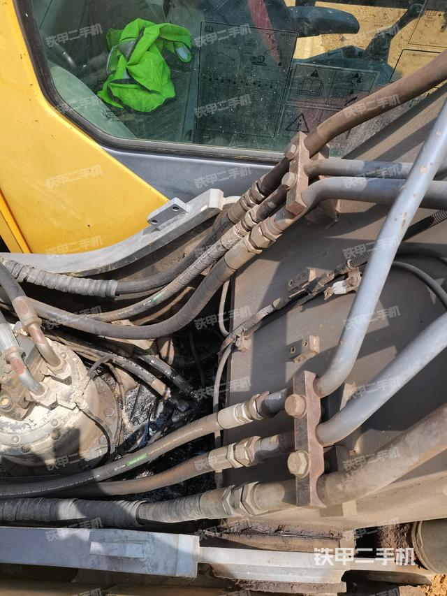 大臂根部?斜視(工作和回轉(zhuǎn)裝置) 大臂根部?斜視(工作和回轉(zhuǎn)裝置)