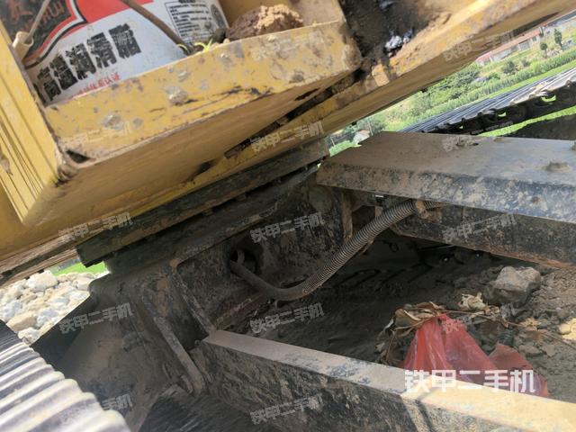 轉(zhuǎn)盤和下車架正前(工作和回轉(zhuǎn)裝置) 轉(zhuǎn)盤和下車架正前(工作和回轉(zhuǎn)裝置)