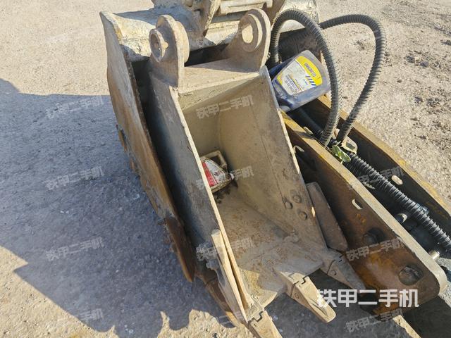 鏟斗右后整體(工作和回轉裝置) 鏟斗右后整體(工作和回轉裝置)