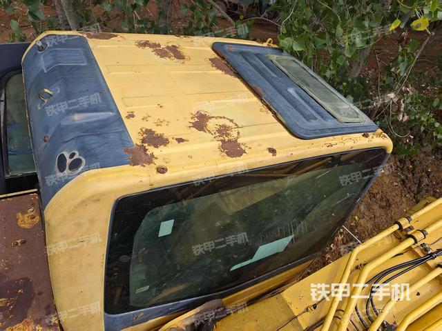 驾驶室顶部(整机外观) 驾驶室顶部(整机外观)