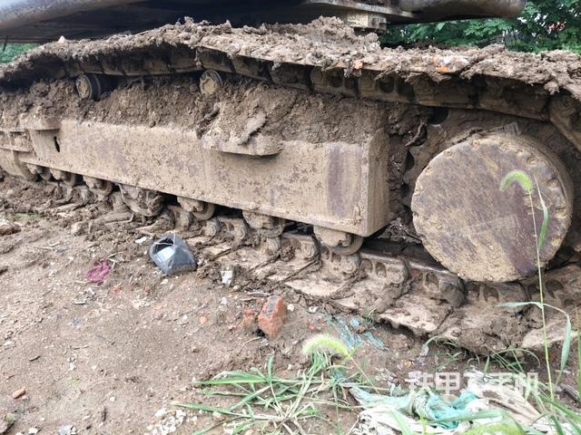 右侧履带整体(行走机构) 右侧履带整体(行走机构)