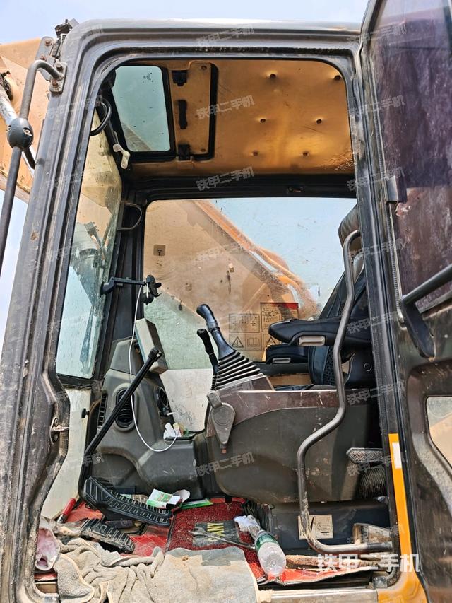 驾驶室整体（整机外观）