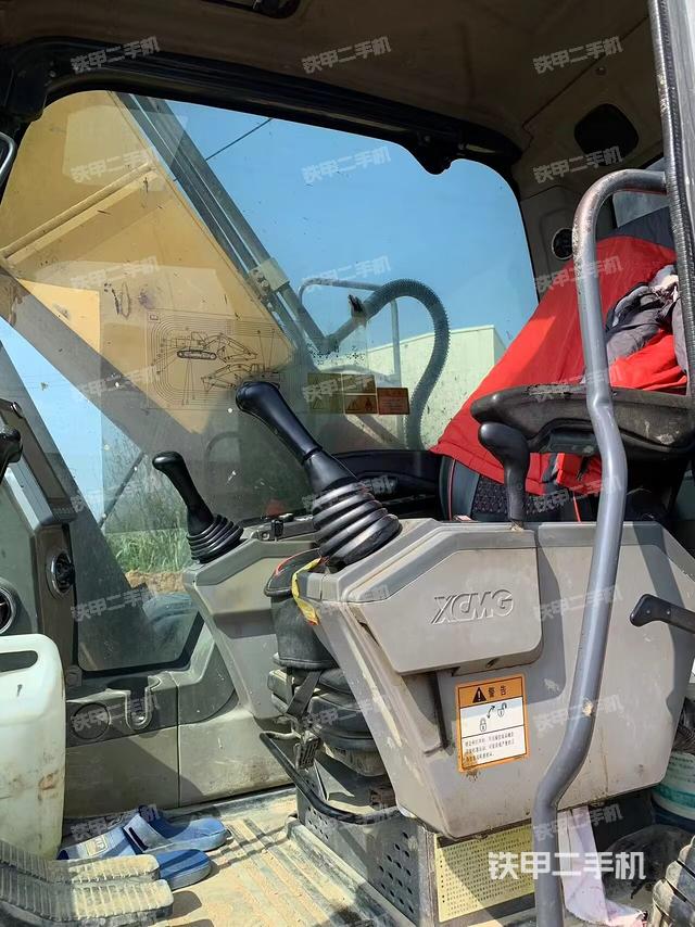 驾驶室整体（整机外观）