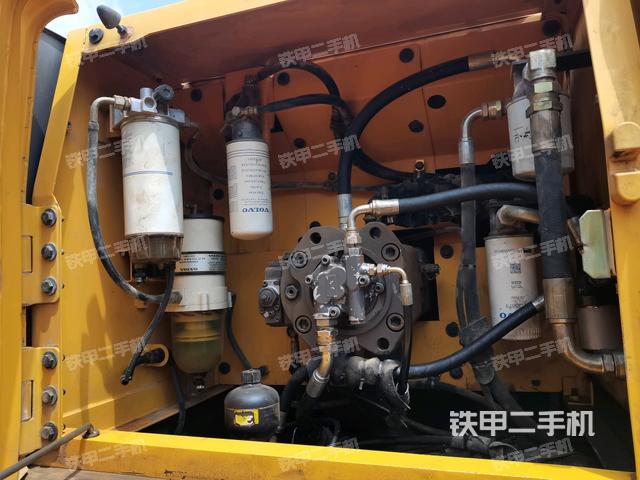 液壓泵斜45?右(大件艙室) 液壓泵斜45?右(大件艙室)