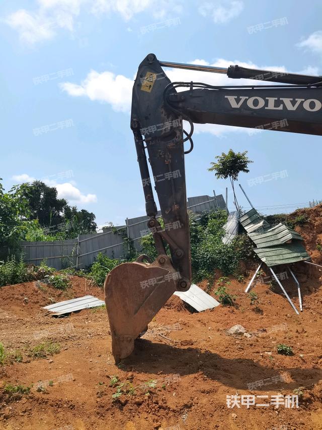 小臂整體左后(工作和回轉(zhuǎn)裝置) 小臂整體左后(工作和回轉(zhuǎn)裝置)