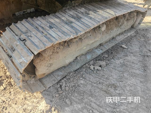 右侧履带整体(行走机构) 右侧履带整体(行走机构)