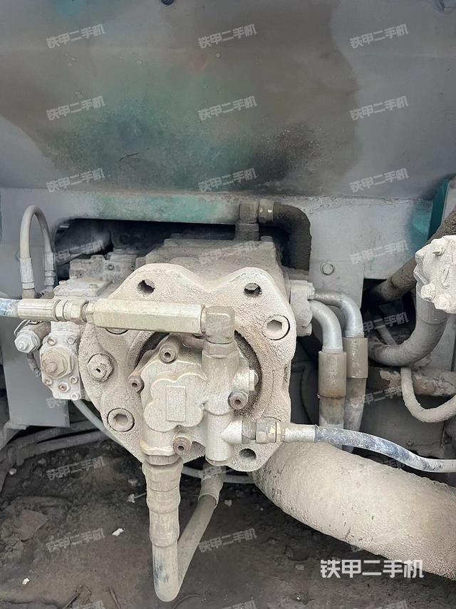 液压泵舱室正面整体(整机外观) 液压泵舱室正面整体(整机外观)