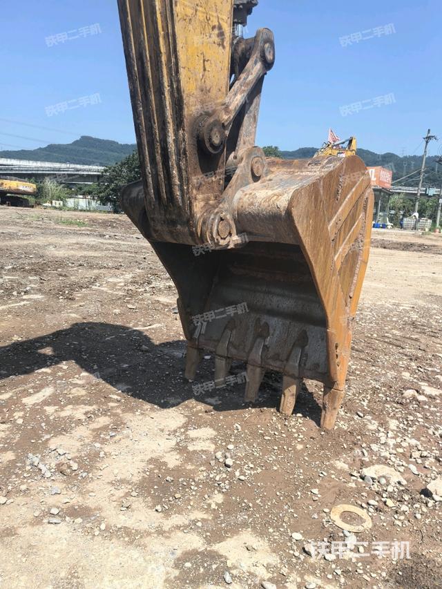 小臂整体左后（工作和回转装置）