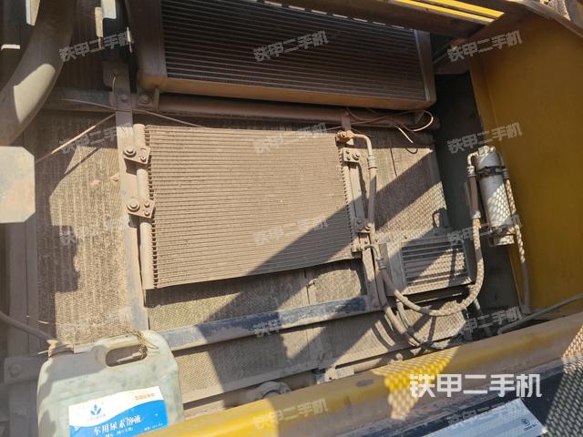 散熱器正面(大件艙室) 散熱器正面(大件艙室)