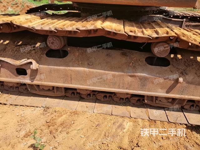 右侧履带整体(行走机构) 右侧履带整体(行走机构)