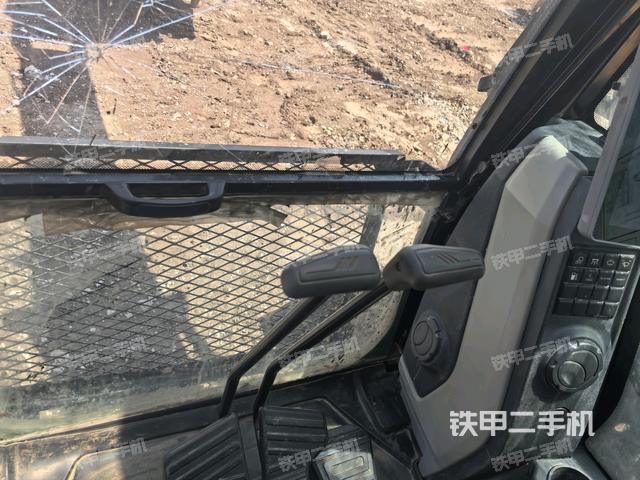 座椅左侧控制台/音响/含左手柄(驾驶室部分) 座椅左侧控制台/音响/含左手柄(驾驶室部分)